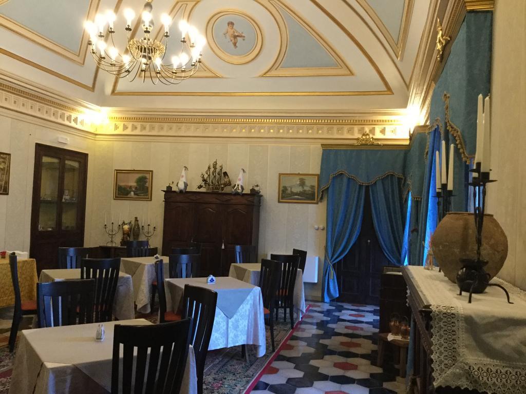ホテル Palazzo Diamante Calascio エクステリア 写真